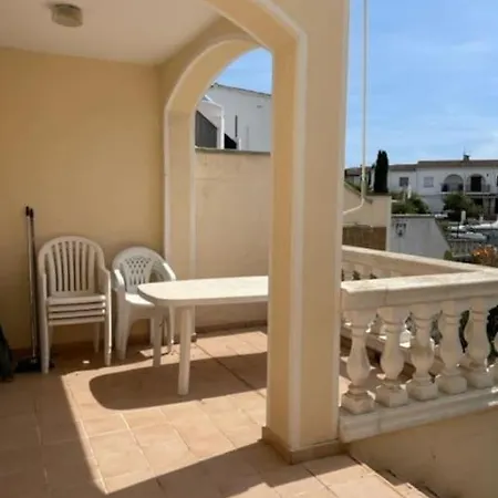 Villa 8 - 10 Personnes Avec Piscine Empuriabrava