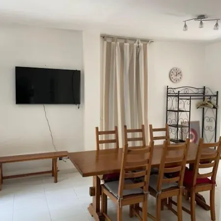 8 - 10 Personnes Avec Piscine Villa
